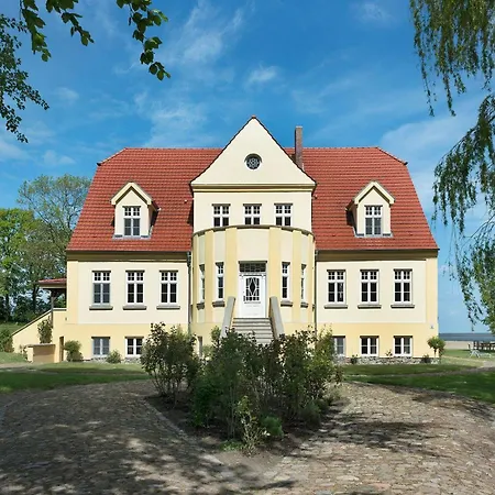 Gutshaus-grubnow-ferienwohnung-3 *