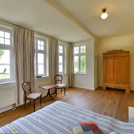 Apartment Gutshaus-grubnow-ferienwohnung-3 *